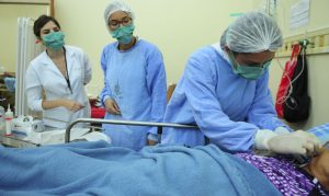 pronto-socorro_do_hospital_de_santa_maria_recebe_30_enfermeiros_voluntarios_25556810757