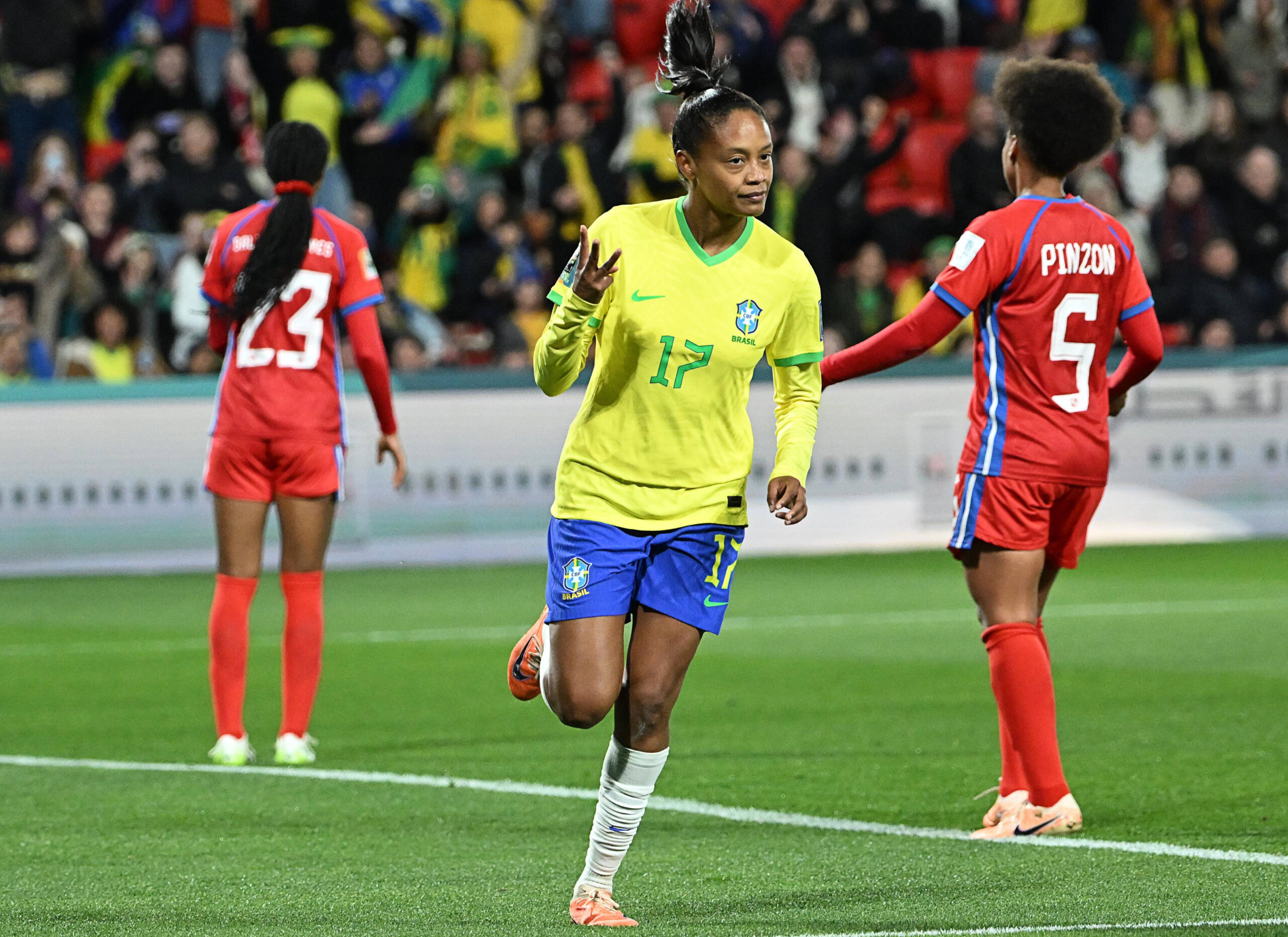 (230724) -- ADELAIDE, July 24, 2023 -- Brazil s Ary Borges (C) celebrates her third goal during the Group F match betwee