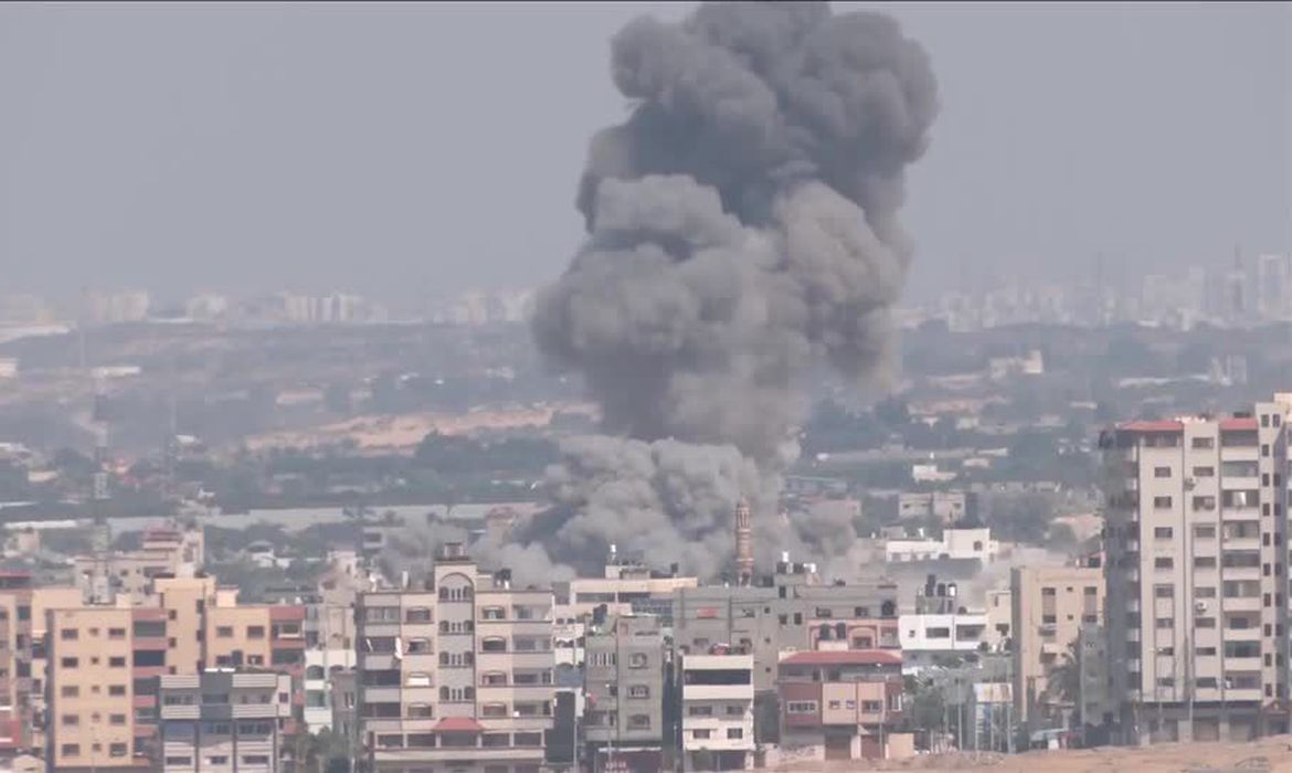 2023-10-10t100540z_1_lop857810102023rp1_rtrmadp_baseimage-960x540_israel-palestinians-gaza-skyline_0