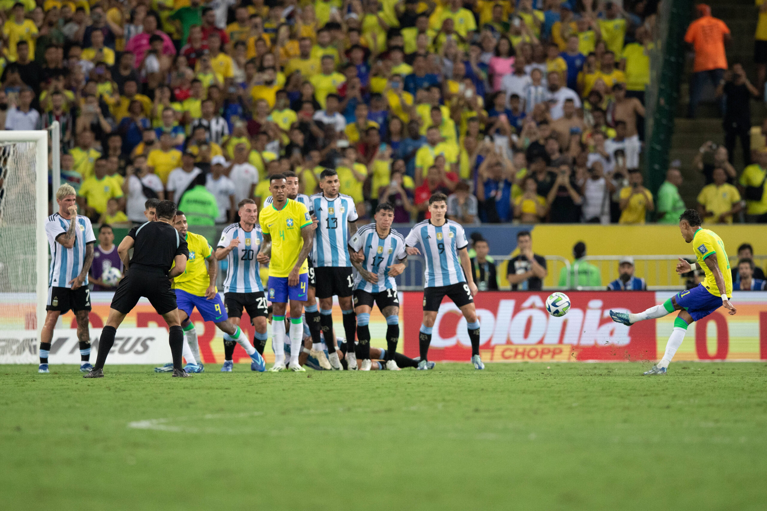 (231122) -- RIO DE JANEIRO, Nov. 22, 2023 -- Raphinha (1st R) of Brazil shoots during the 2026 World Cup qualifier match