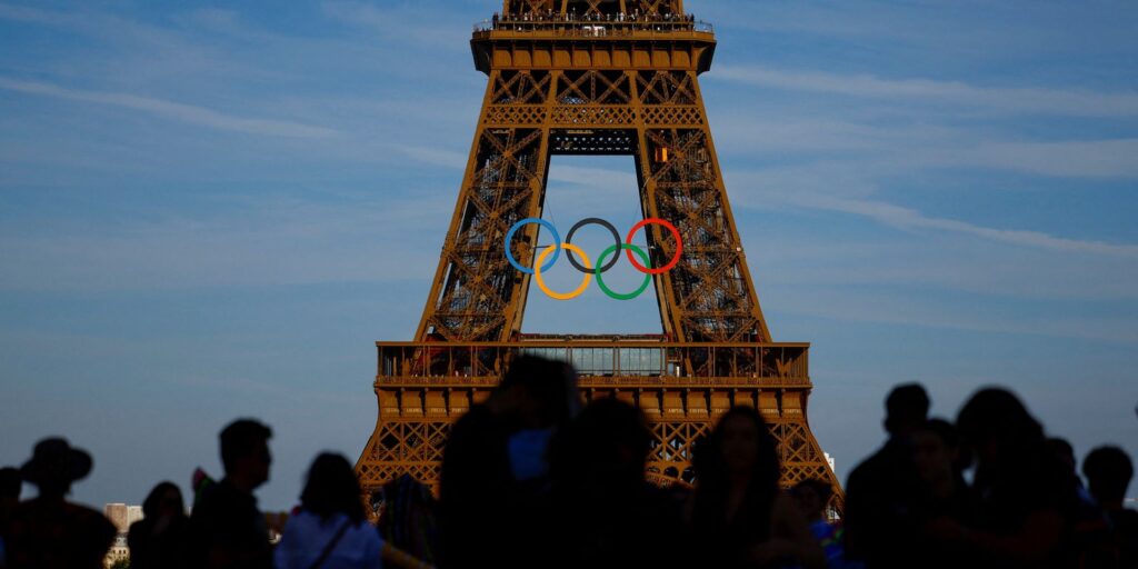 aneis_olimpicos_torre_eiffel_paris_2024.jpg