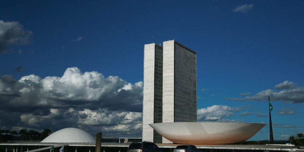 monumentos_brasilia_cupula_plenario_da_camara_dos_deputados3103201337.jpg