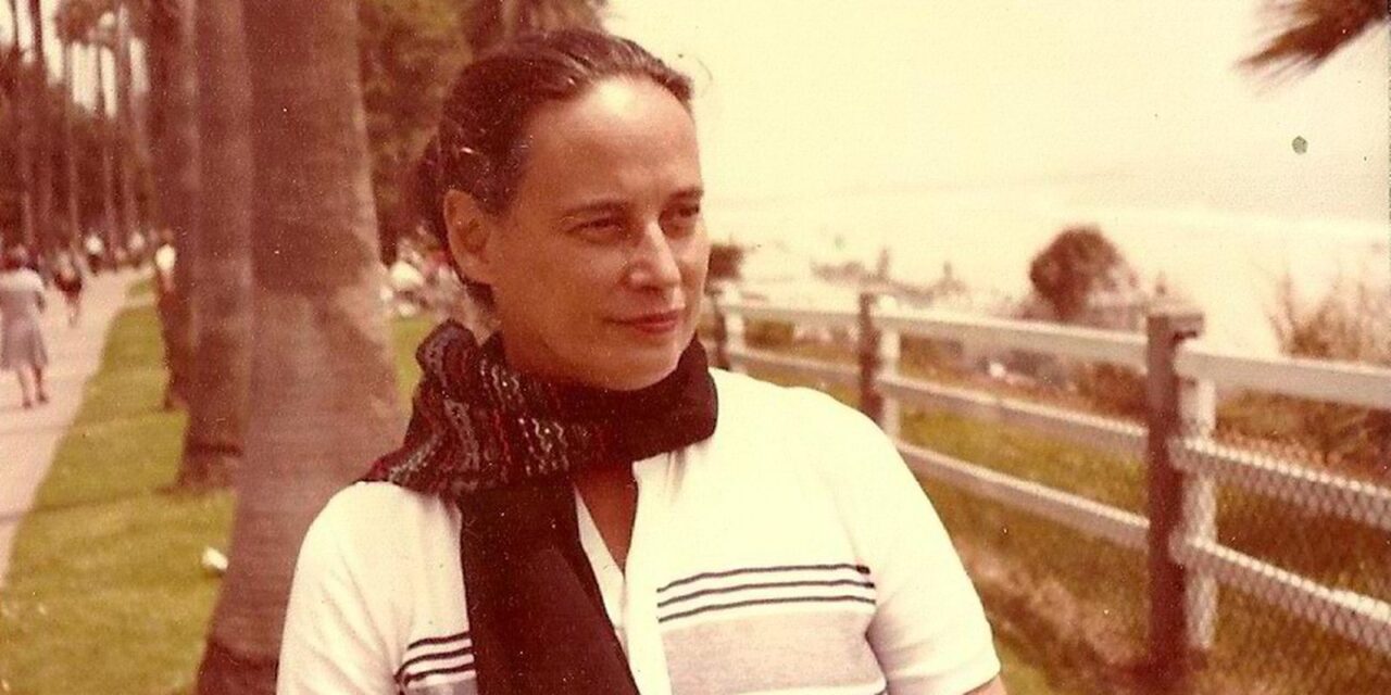 12_-_em_los_angeles_1982_onde_tambem_ensinou_durante_o_periodo_da_ditadura_na_ucla.jpg