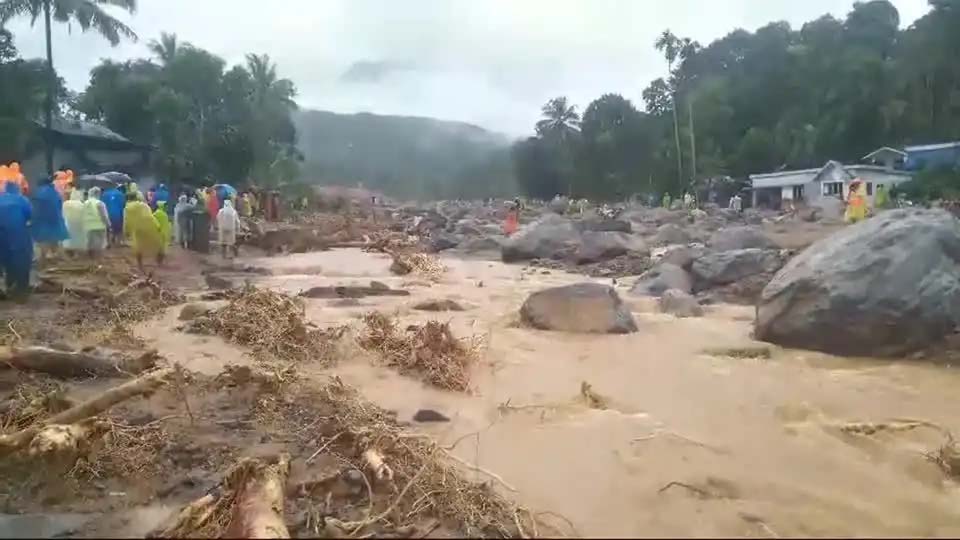 Dezenas morrem em deslizamentos de terra na Índia Reuters