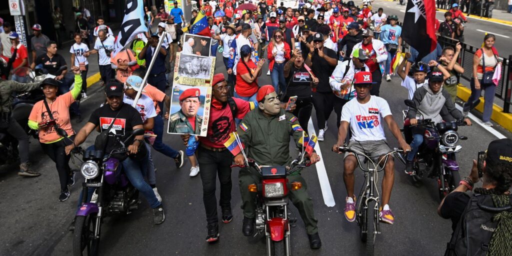 2024-08-04t002040z_664949788_rc2j89akxly7_rtrmadp_3_venezuela-election-maduro-s-supporters_0.jpg