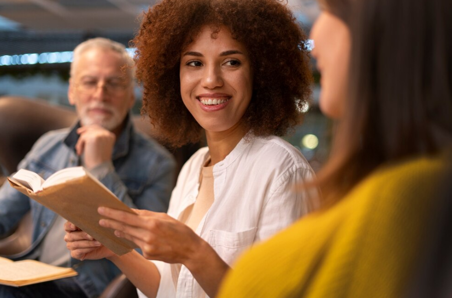 Evento promove troca de práticas pedagógicas com foco em criatividade e inovação por meio de workshops, rodas de conversa, palestras e tours pela FourC Bilingual Academy