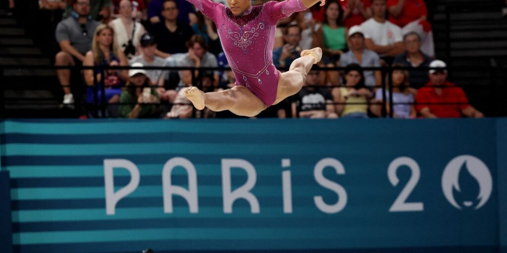 rebeca_andrade_trave_ginastica_paris_2023.jpg