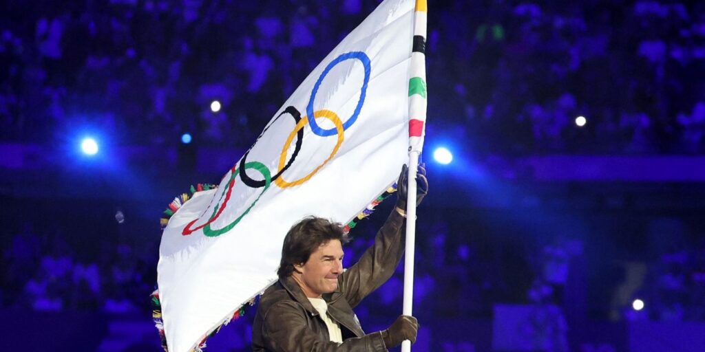 tom_cruise_bandeira_olimpica_paris.jpg