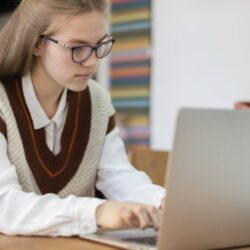 Escolas no Front Digital: como discutir cibersegurança com alunos e prevenir cyberbullying