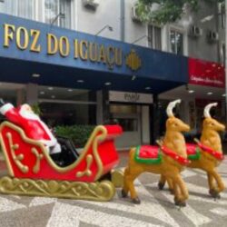 Foz do Iguaçu dá início ao Natal com encontro dos Papais Noéis na Avenida Brasil